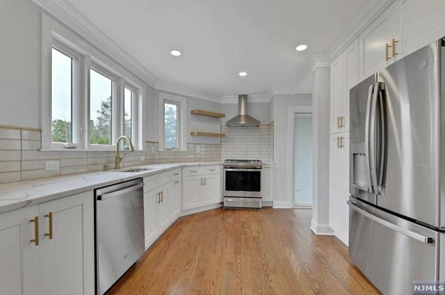 100 Colony Ave, Park Ridge NJ 07656-1104 exterior