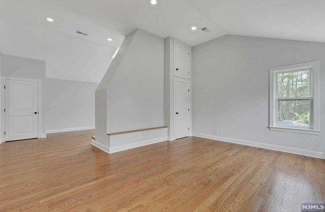 100 Colony Ave, Park Ridge NJ 07656-1104 exterior