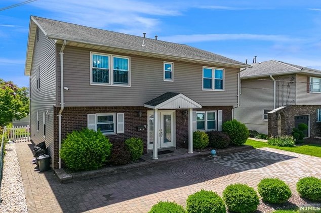 1042 Koelle Blvd, Secaucus NJ  07094-4230 exterior