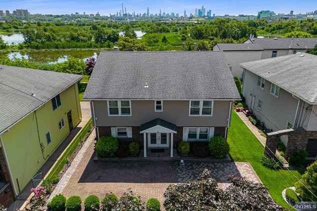 1042 Koelle Blvd, Secaucus NJ  07094-4230 exterior