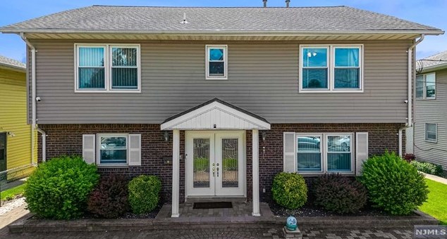 1042 Koelle Blvd, Secaucus NJ  07094-4230 exterior