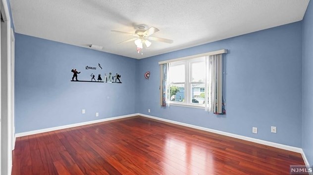 1042 Koelle Blvd, Secaucus NJ  07094-4230 exterior