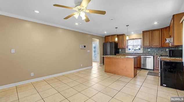 1042 Koelle Blvd, Secaucus NJ  07094-4230 exterior