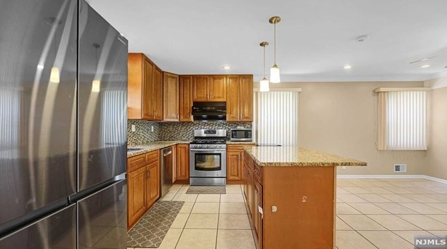1042 Koelle Blvd, Secaucus NJ  07094-4230 exterior