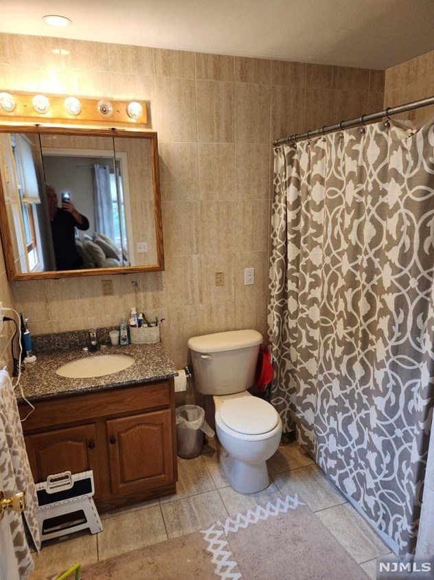 622 Milton Ave, Lyndhurst NJ  07071-1612 exterior