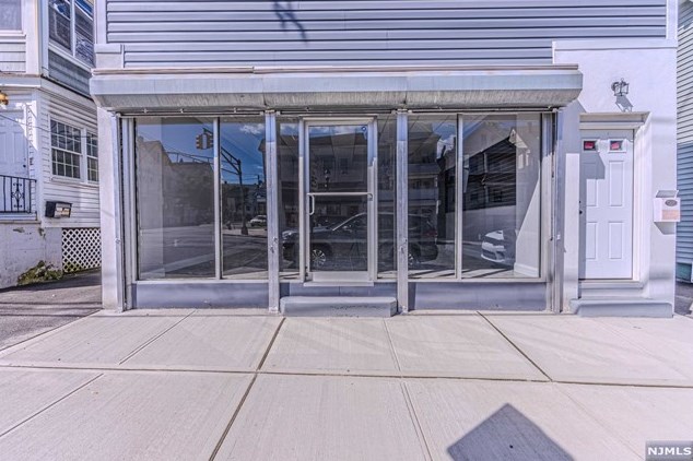 233 Haledon Ave, Paterson NJ  07522-1272 exterior