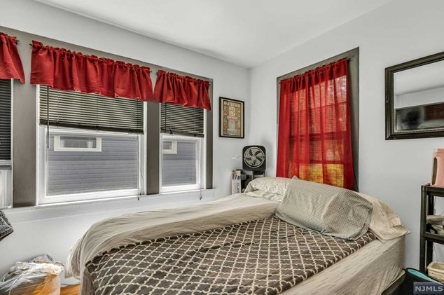 170 Carlton Ter, Teaneck NJ 07666-4618 exterior