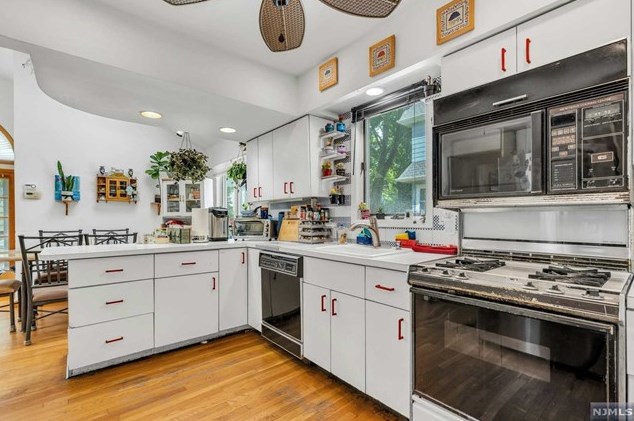 170 Carlton Ter, Teaneck NJ 07666-4618 exterior