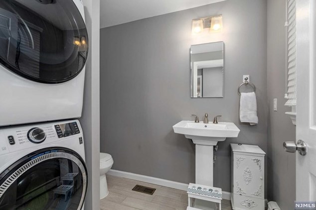 4 Hawthorne St, Rutherford NJ 07070-1126 exterior