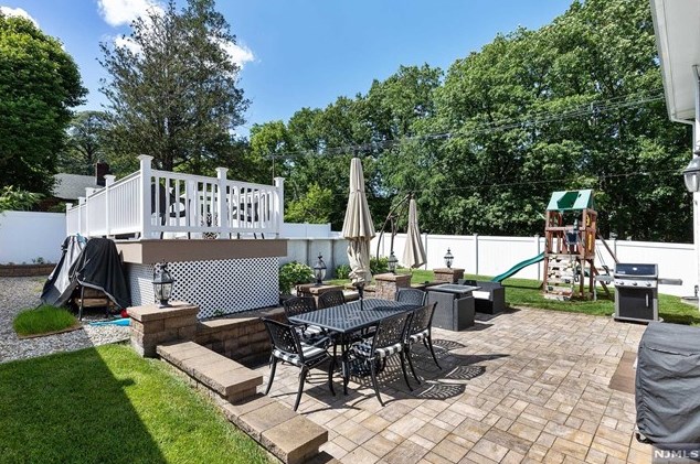 4 Hawthorne St, Rutherford NJ 07070-1126 exterior