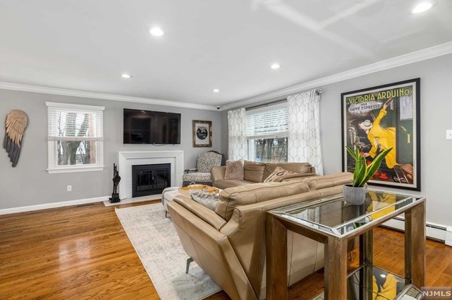 4 Hawthorne St, Rutherford NJ 07070-1126 exterior