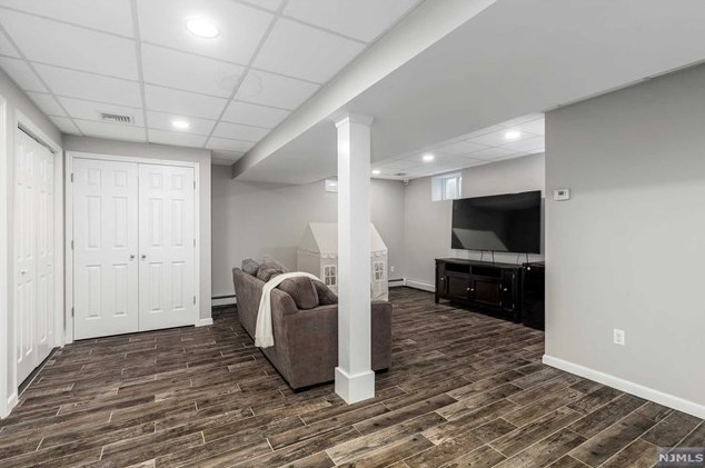 4 Hawthorne St, Rutherford NJ 07070-1126 exterior