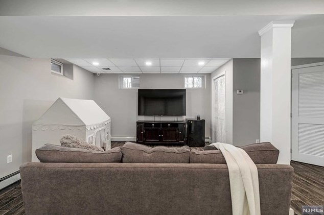 4 Hawthorne St, Rutherford NJ 07070-1126 exterior