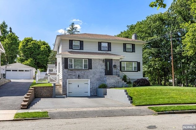 4 Hawthorne St, Rutherford NJ 07070-1126 exterior