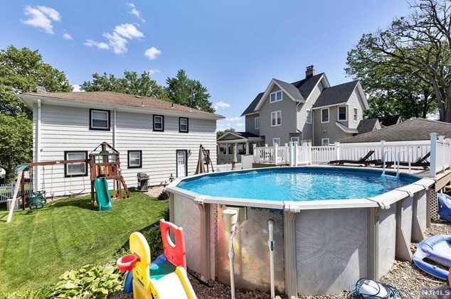 4 Hawthorne St, Rutherford NJ 07070-1126 exterior