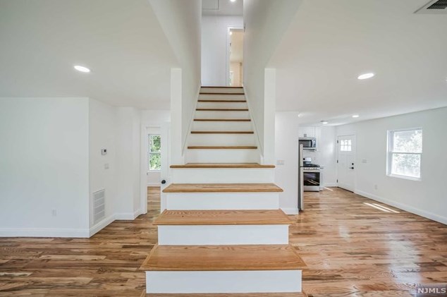 48 Garwood, Outwater NJ 07026-3524 exterior