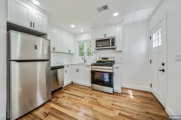 48 Garwood, Outwater NJ 07026-3524 exterior