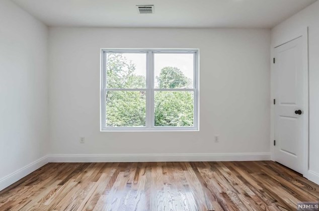 48 Garwood, Outwater NJ 07026-3524 exterior