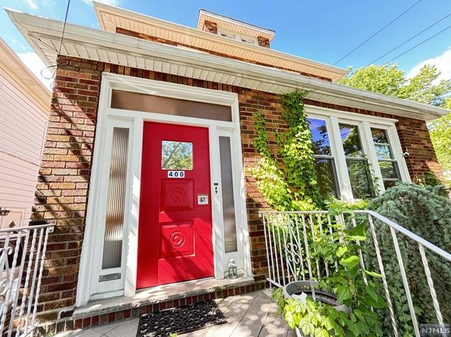 400 Greenmount Ave, Cliffside Park NJ  07010-1624 exterior