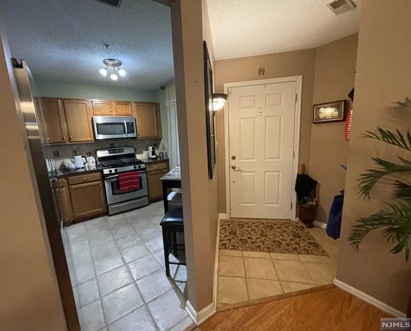 1152 Garrison Ct, Mahwah NJ  07430-3243 exterior