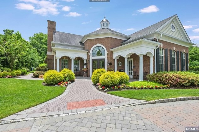 164 Cortland Dr, Upper Saddle River NJ 07458-2818 exterior