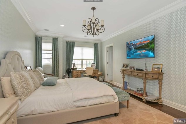 164 Cortland Dr, Upper Saddle River NJ 07458-2818 exterior