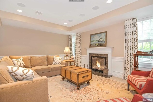 164 Cortland Dr, Upper Saddle River NJ 07458-2818 exterior