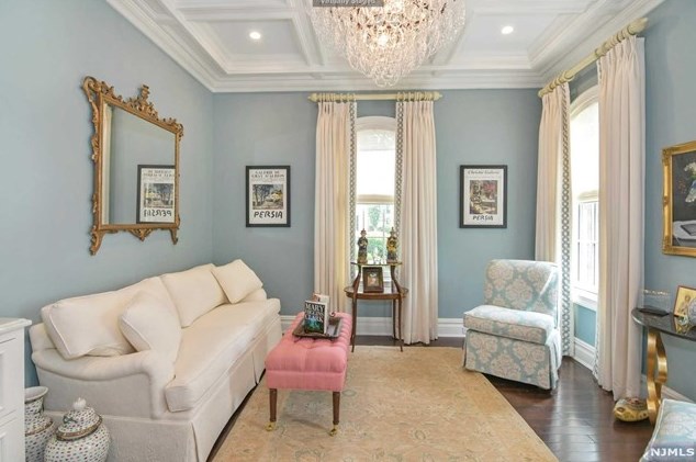 164 Cortland Dr, Upper Saddle River NJ 07458-2818 exterior