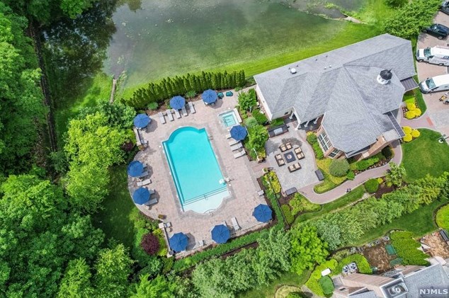 164 Cortland Dr, Upper Saddle River NJ 07458-2818 exterior