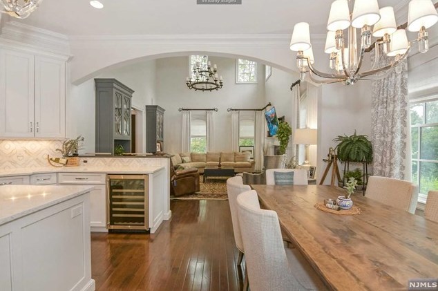 164 Cortland Dr, Upper Saddle River NJ 07458-2818 exterior