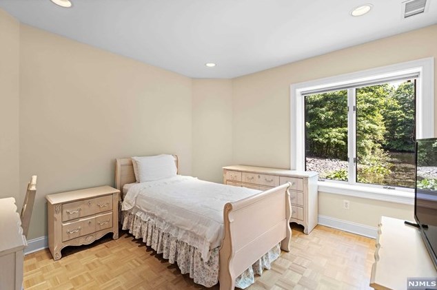 168 Vaccaro Dr, Cresskill NJ 07626-1761 exterior