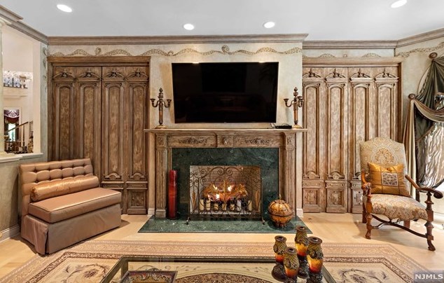 168 Vaccaro Dr, Cresskill NJ 07626-1761 exterior