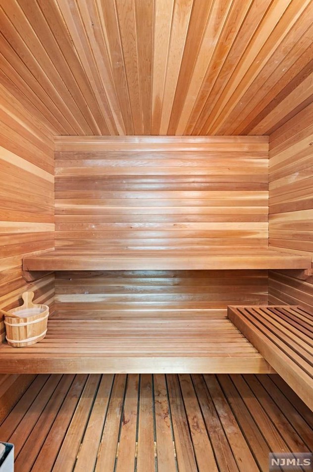 168 Vaccaro Dr, Cresskill NJ 07626-1761 exterior