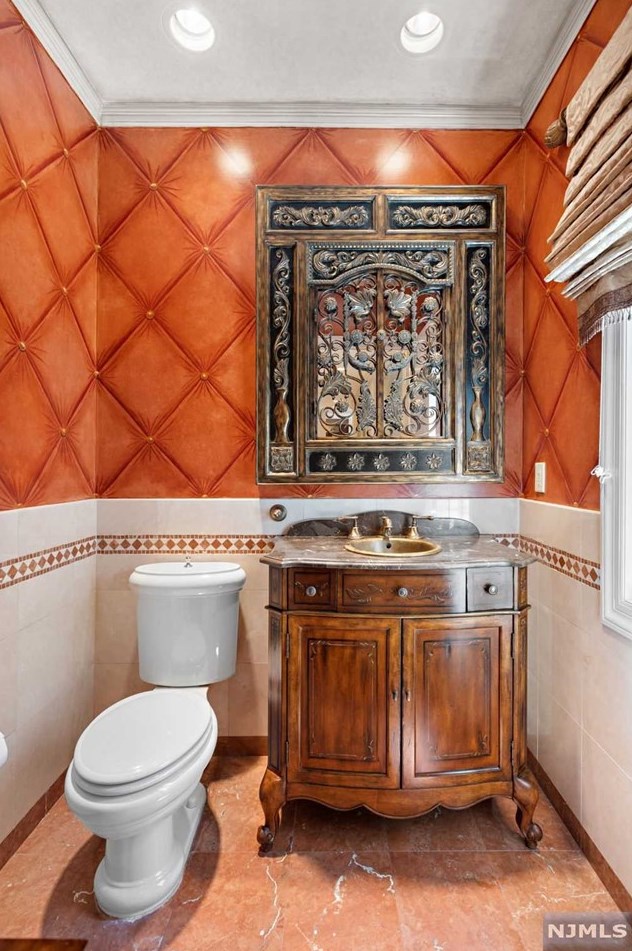 168 Vaccaro Dr, Cresskill NJ 07626-1761 exterior