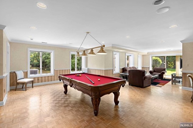 168 Vaccaro Dr, Cresskill NJ 07626-1761 exterior