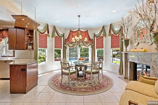 168 Vaccaro Dr, Cresskill NJ 07626-1761 exterior