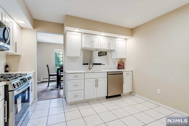 3 Avon Ct, Chatham Township NJ exterior