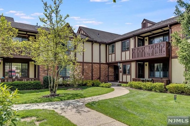 3 Avon Ct, Chatham Township NJ exterior