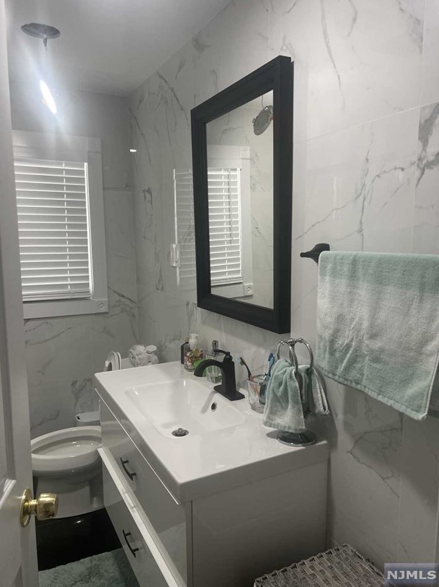 72 Delaware Ave, Dumont NJ  07628-2408 exterior