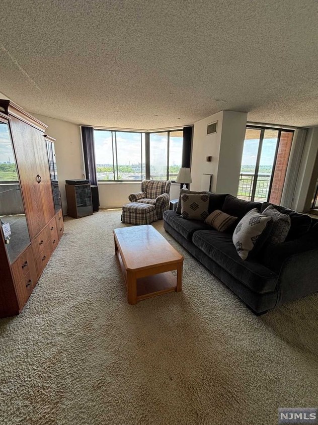 626 Harmon Cove Tower, Secaucus NJ 07094-1733 exterior