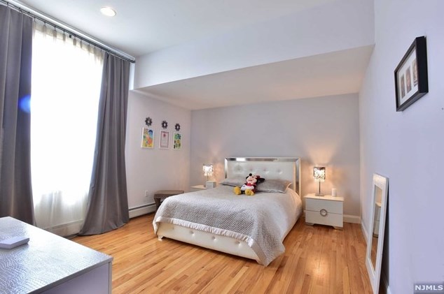 1077 Briar Way, West Fort Lee NJ 07024-6445 exterior