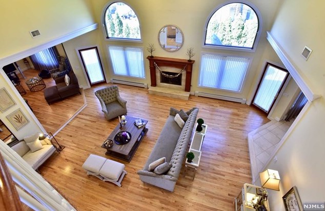 1077 Briar Way, West Fort Lee NJ 07024-6445 exterior