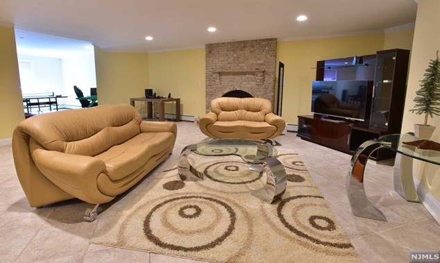 1077 Briar Way, West Fort Lee NJ 07024-6445 exterior