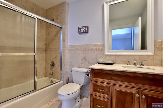 1077 Briar Way, West Fort Lee NJ 07024-6445 exterior