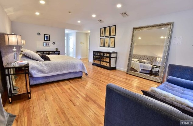 1077 Briar Way, West Fort Lee NJ 07024-6445 exterior