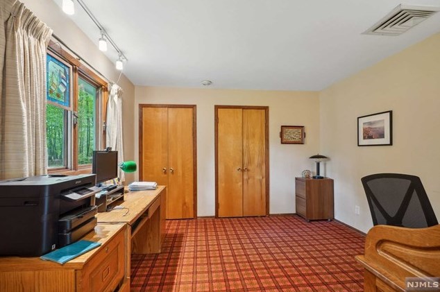 18 Ellsworth Ter, Montvale NJ 07645-2010 exterior