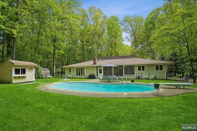 18 Ellsworth Ter, Montvale NJ 07645-2010 exterior