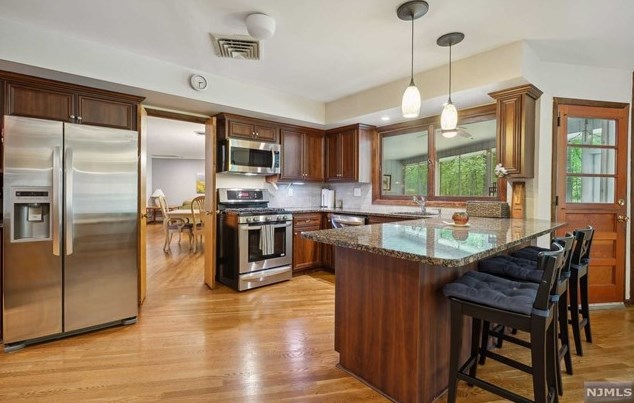 18 Ellsworth Ter, Montvale NJ 07645-2010 exterior