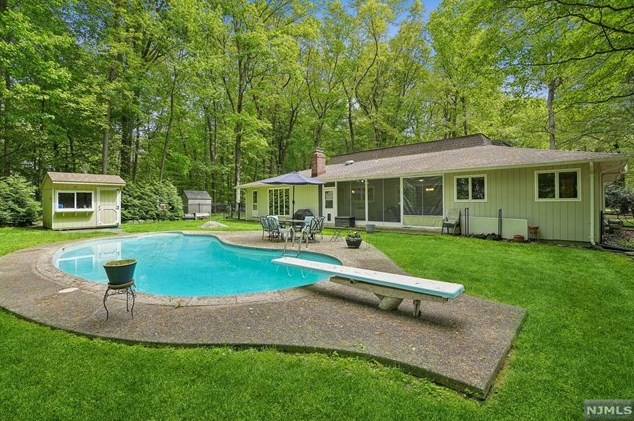 18 Ellsworth Ter, Montvale NJ 07645-2010 exterior