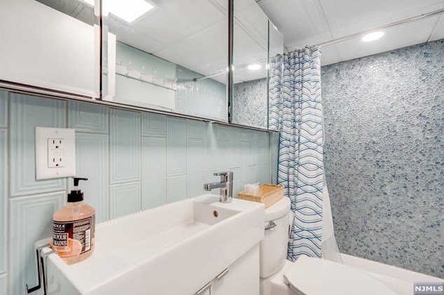 117 Lk St, Bergenfield NJ 07621-2817 exterior